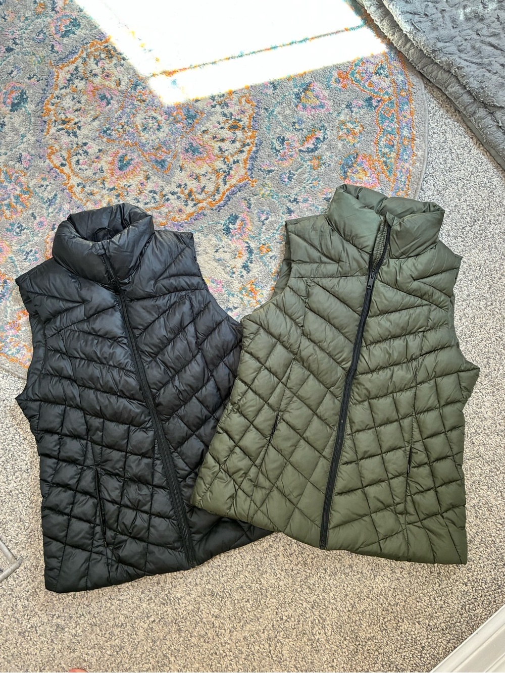 Big Chill Quilted Puffer Vests in Olive and Black medium